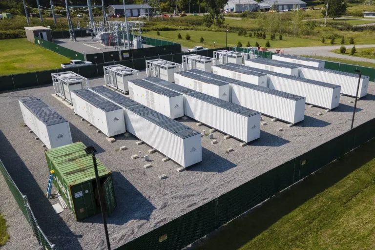 Batteriespeicher Windpark: Windenergie zwischenspeichern und effizient vermarkten