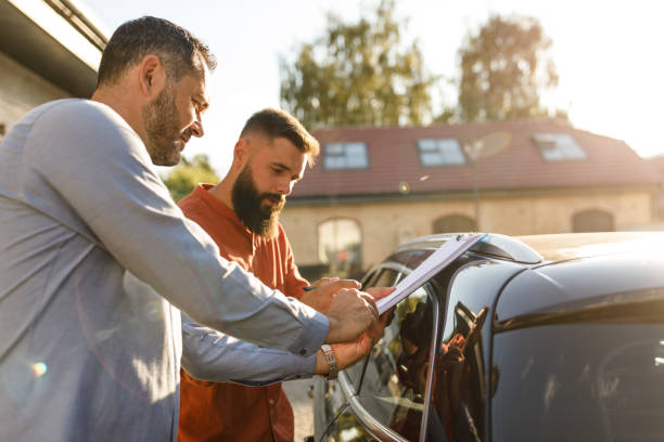 Schrottauto kostenlos abholen lassen: Punkte zu Abholung, Ankauf und Fahrzeugverwertung